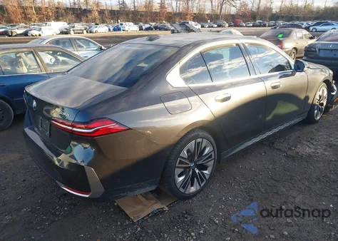 2024 BMW 530I xDrive z USA, uszkodzony, nr VIN WBA53FJ07RCS70432